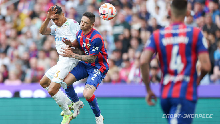    Зенитовец Дуглас Сантос и армеец Келлвен.Дарья Исаева