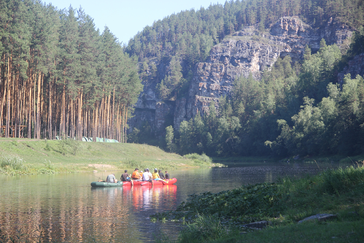 Катамарны на реке Ай
