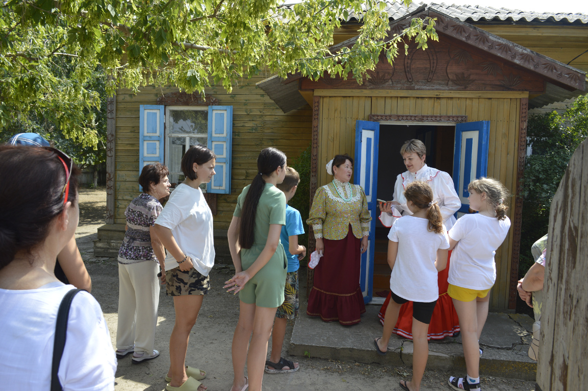 Встреча гостей у куреня