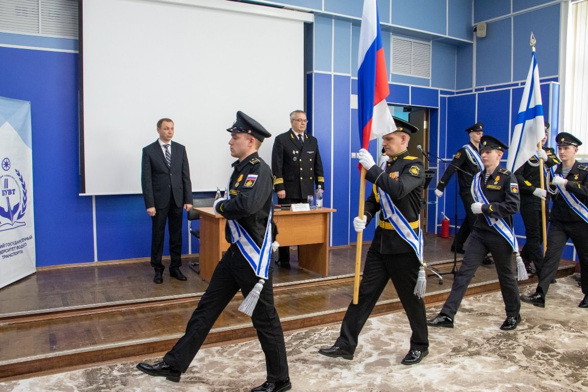    Ректор ВГУВТ Игорь Кузьмичев подчеркнул значимость присвоения университету имени великого мореплавателя