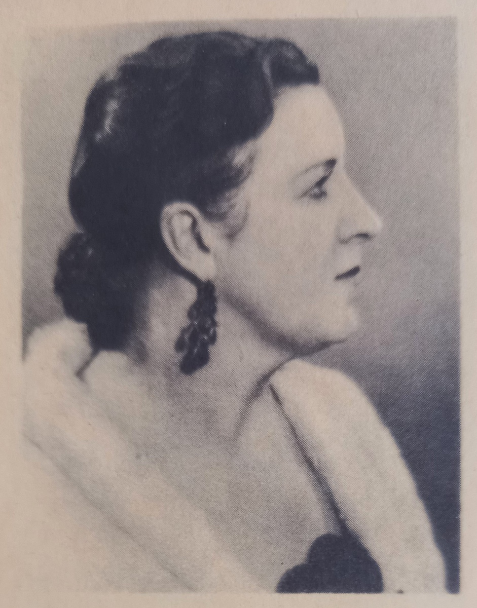 М. Г. Викс. Фото автора из книги "Вас приглашает оперетта" И. Ф. Глазырина, Ю. К. Матафонова. Средне-Уральское книжное издательство, Издание 1983 г.