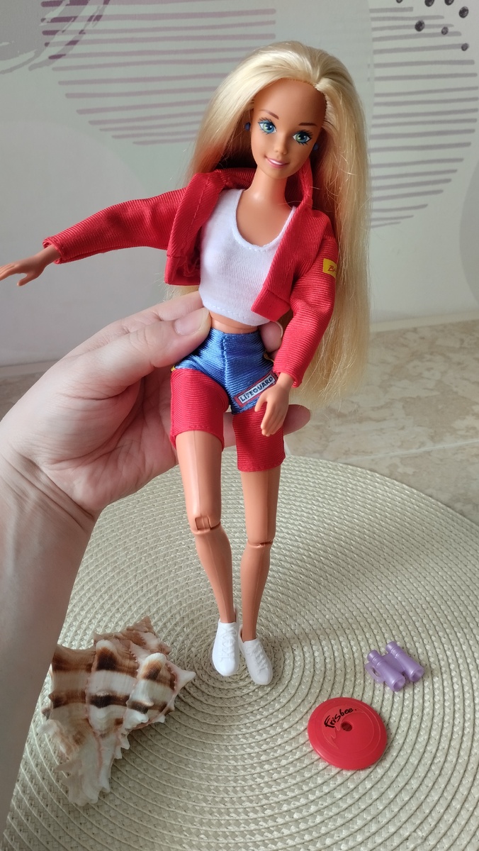 Бежит к вам на помощь 