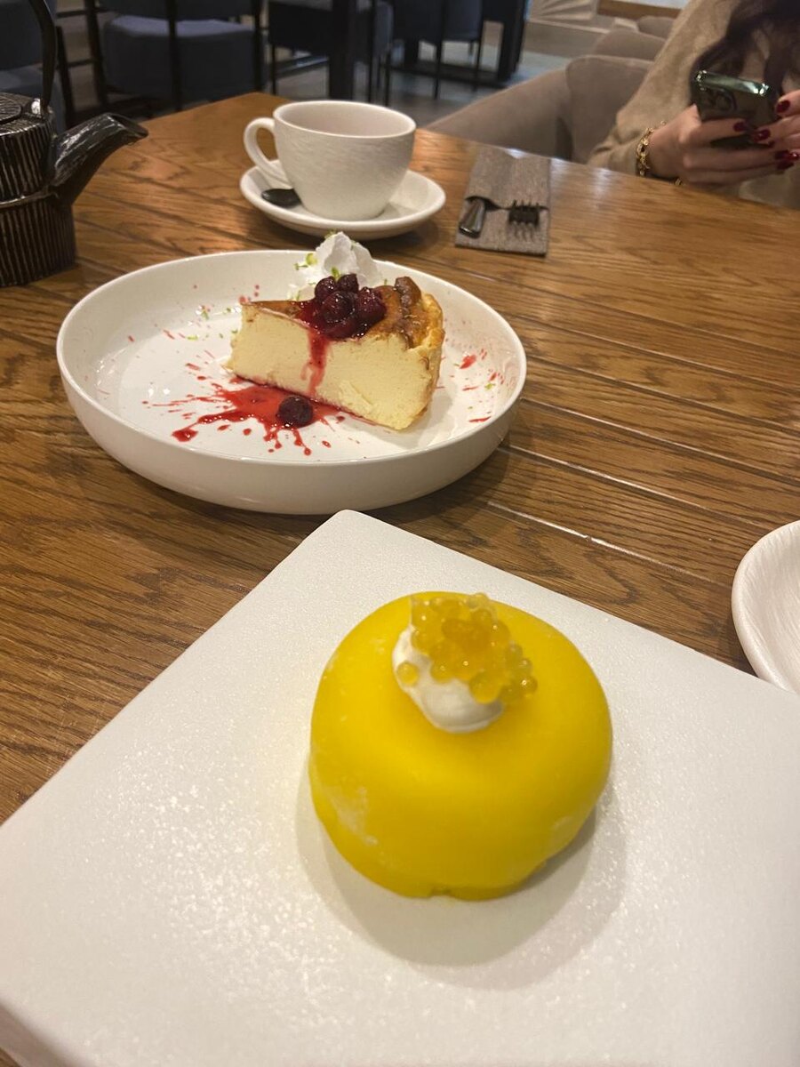 Мои любимые десертики. Еще и кафешки новые пооткрывали. Надо же все попробовать