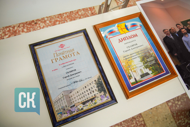    «Творчество можно найти везде»: в память о Сергее Склярове открылась выставка его работ