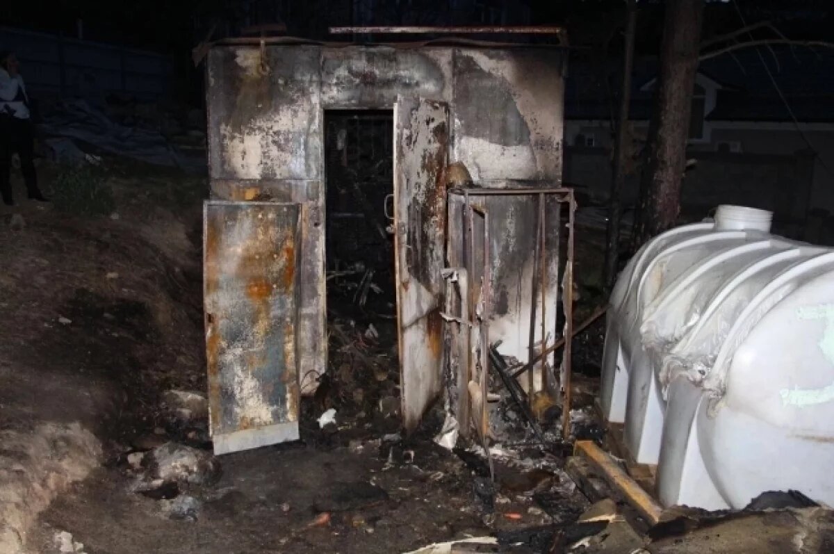    Житель Ялты сжег строительный вагончик.