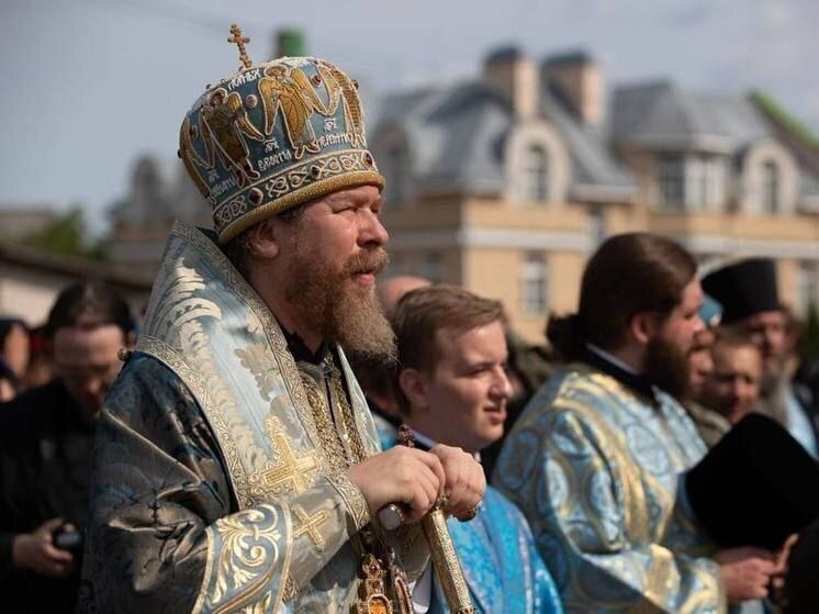     На архивном фото митрополит Тихон и Денис Попович