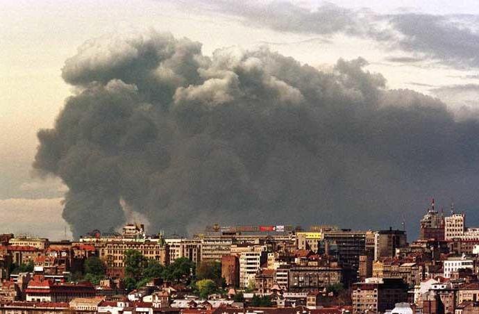 Горят нефтезаводы в Нови-Саде 1999г.