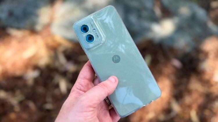    Равных Moto G55 просто нет. Фото: Alex Reviews Tech