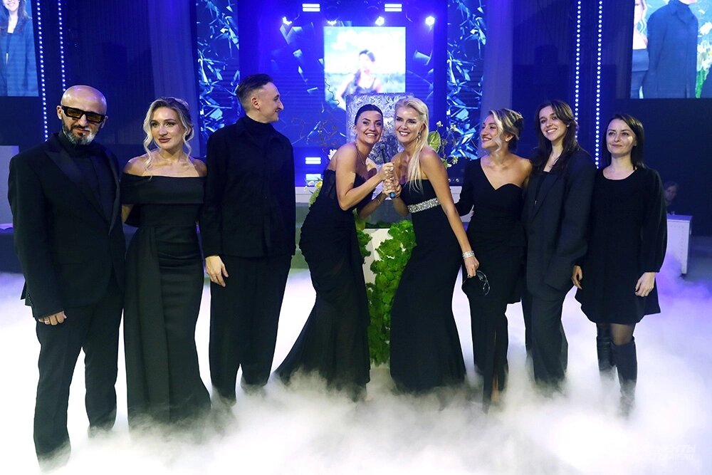    Арт-директор журнала «Алло, мам» Ахмед Аль-Шурай, Горяинова Анназаместитель главного редактора журнала «Алло, мам», фотохудожник журнала «Алло, мам» Кирилл Сакрюкин, Десятникова Виктория Фэшн-директор журнала «Алло, мам», Образцова Юлия издатель и главный редактор журнала «Алло, мам», Горяинова Юлия Pr-директор журнала «Алло, мам», руководитель проектов журнала «Алло, мам» Полина Двойченкова, ведущий дизайнер журнала «Алло, мам» Анна Ладыгина.. Фото:  АиФ/ Игорь Харитонов