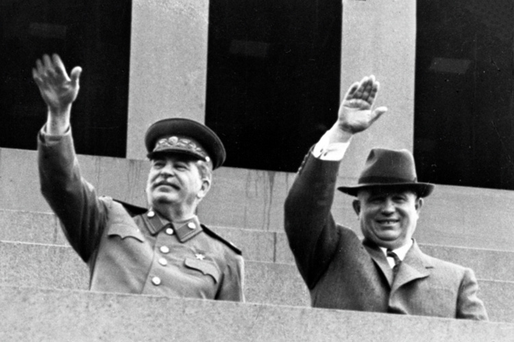 Политика дело такое - то вы соратники, а то один другого разоблачает как диктатора. Что-то мне это напоминает...