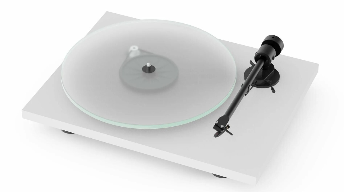 Выглядит T1 дороже, чем стоит. К сожалению, о его звуке того-же сказать не могу. 