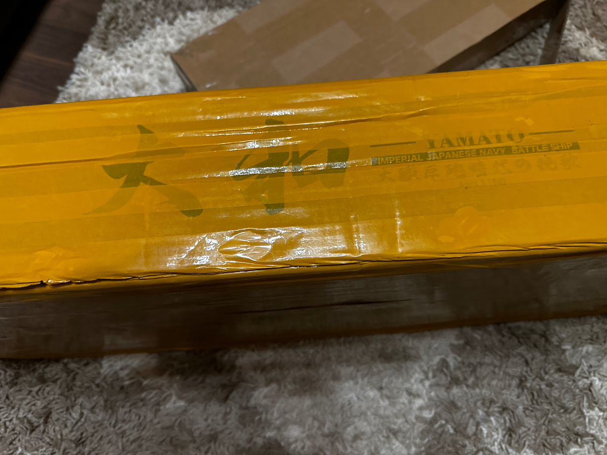 Заказывал на Озон у китайского продавца. Модель кроме бокс арта упакована в родную картонную коробку. Продавец еще в последнее время стал усиливать углы пластиковыми вставками.