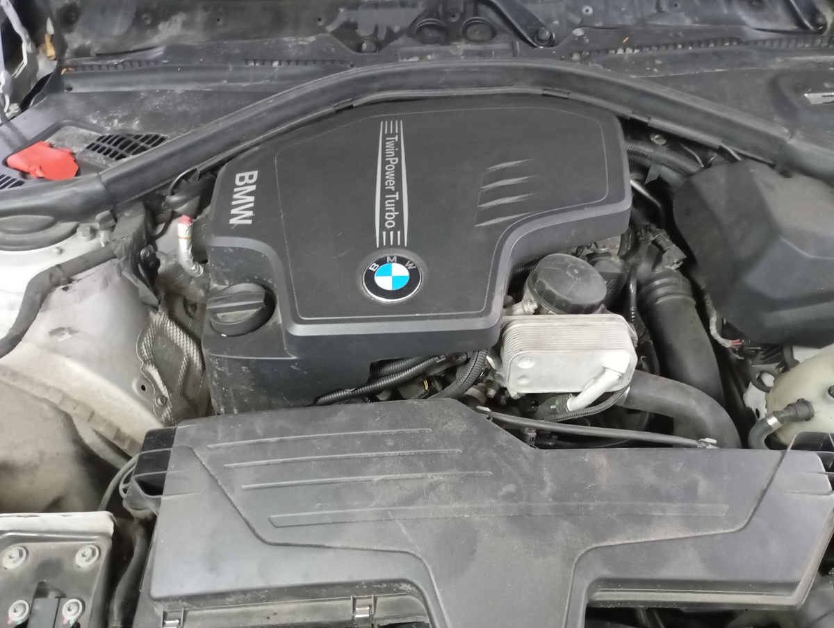 Вид под капотом. 