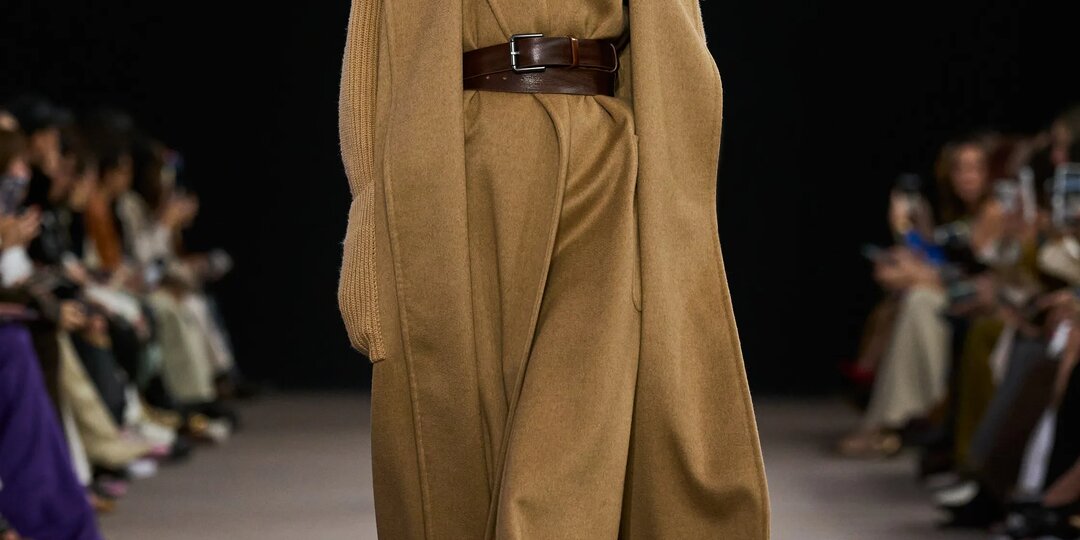 Коллекция Max Mara осень-зима 2025/2026 — роскошные фактуры, монохром и затянутая талия