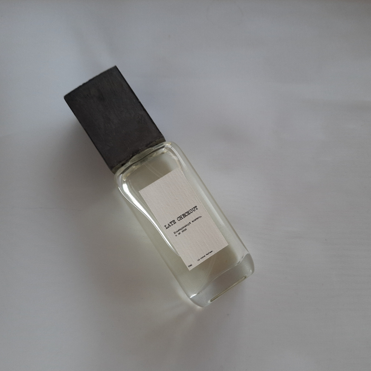 Верхняя нота: Зеленый перец; средние ноты: Плющ, Кориандр и Корень ириса; базовые ноты: Дым, Порох, Мускус и Ветивер.