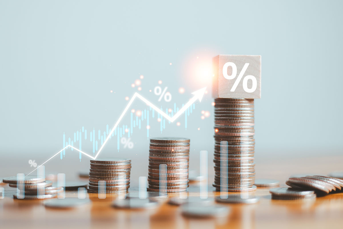    Чтобы посчитать купонный доход в годовых, сложите купоны за год и поделите на номинал бумаги. Источник: Shutterstock