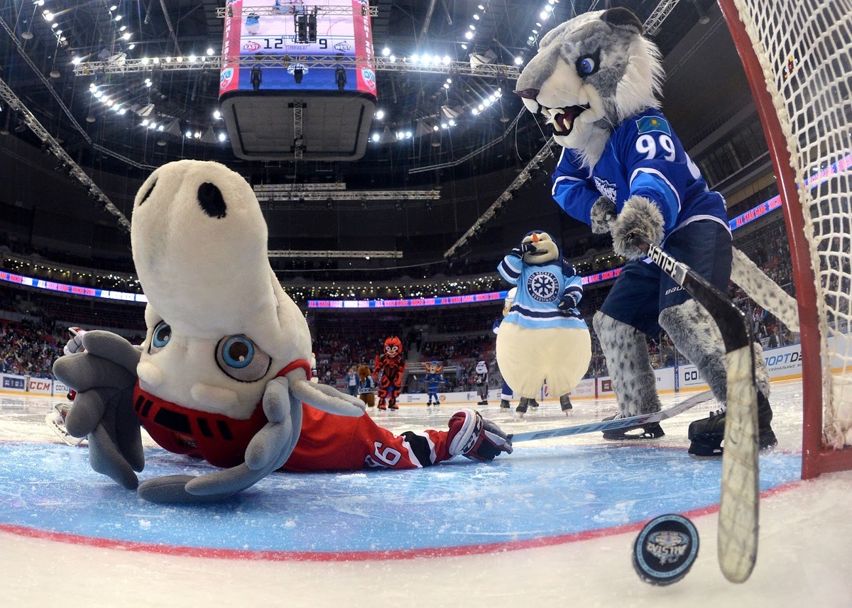 Чемпион мира 2008 года Максим Сушинский в одном из интервью рассуждает про драки так: «Это же эмоции, а не уличная драка… разобрались, разъехались и тут же друзья»