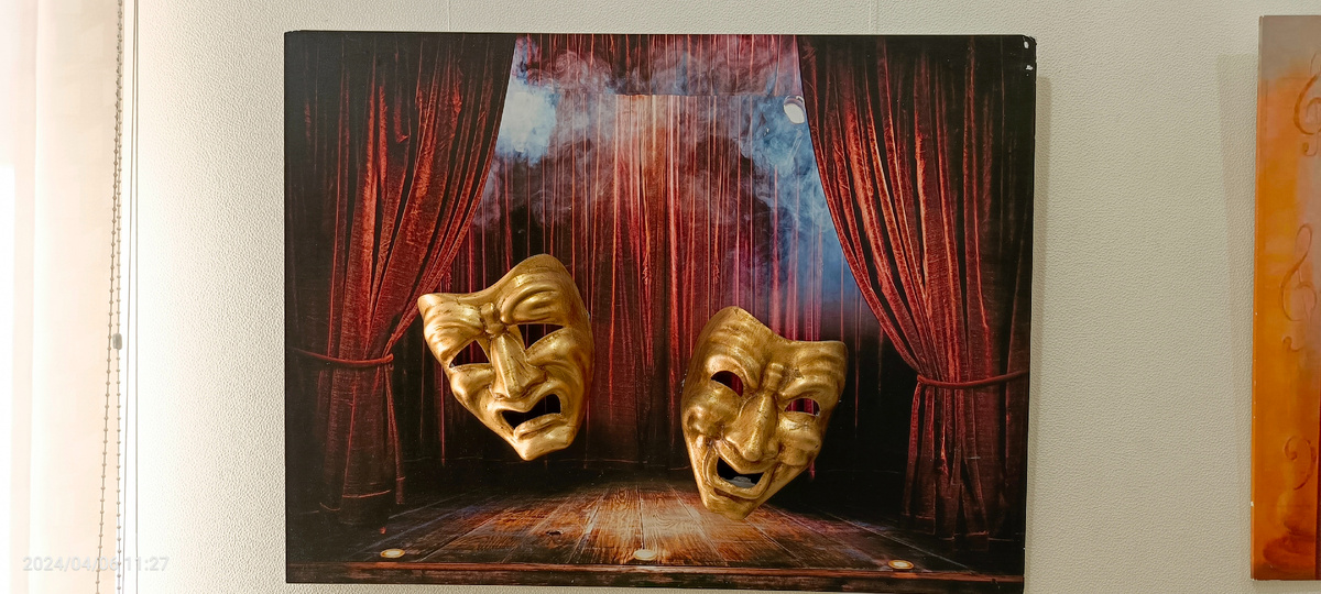 Прокопьевск, 2024. Маски "Трагедия" и "Комедия". Работы современных венецианских мастеров