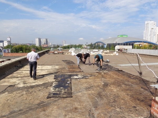 Вырубка существующей поверхности мягкой кровли