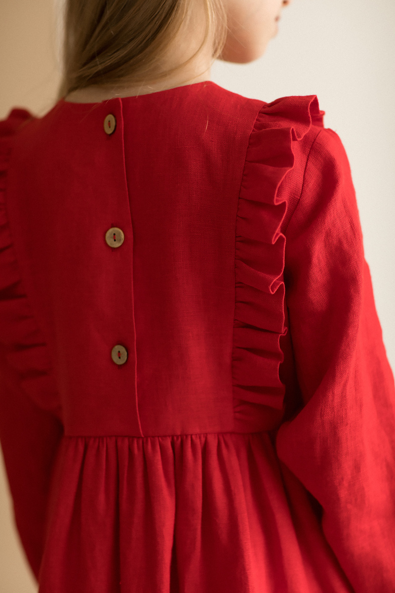 Льняное платье с рюшами для девочки