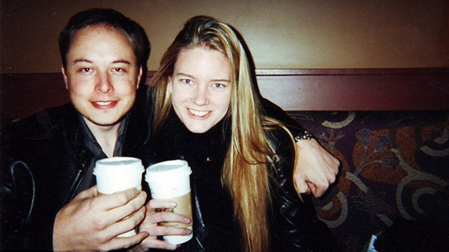    Илон Маск со своей первой женой Джастин Уилсон /