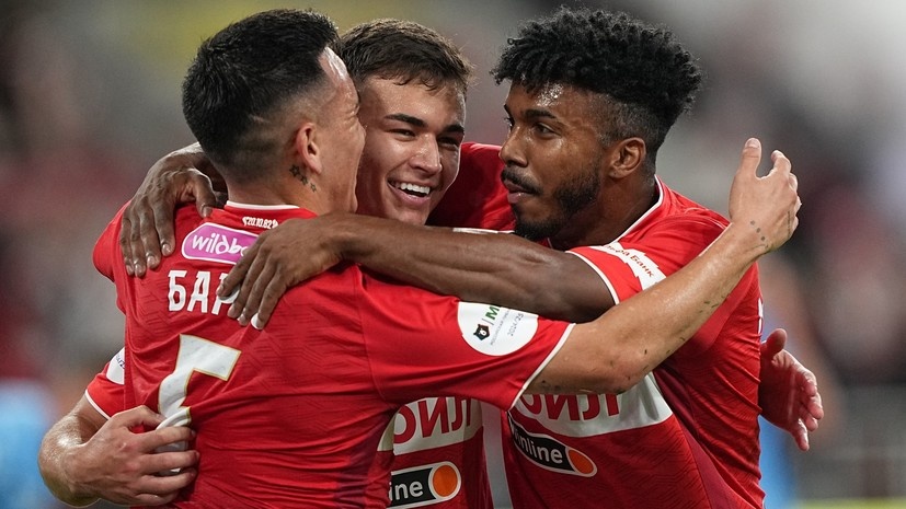     Эсекьель Барко, Манфред Угальде и Маркиньос (слева направо) РИА Новости Александр Вильф