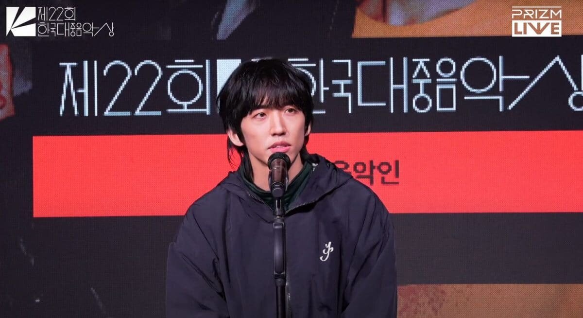    Ли Сын Юн во время речи на церемонии награждения Korean Music Awards