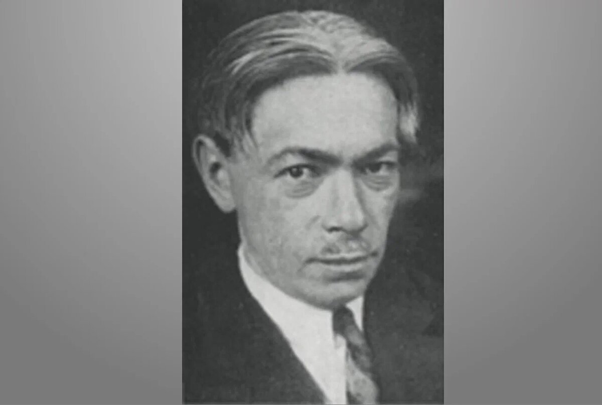 Александр Иванович Гегелло (1891— 1965) – архитектор, педагог, инженер, художник. Председатель правления Ленинградского союза архитекторов (1937—1948 гг.). Вице-президент Академии архитектуры СССР (1950—1953 гг.). — Энциклопедия Руниверсалисруни.рф, (дата обращения 31.01.2025)