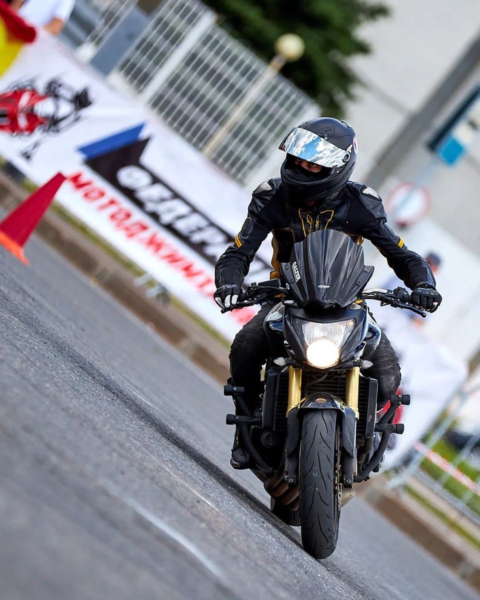 Клетка серии PRO не ограничивает наклон мотоцикла в повороте