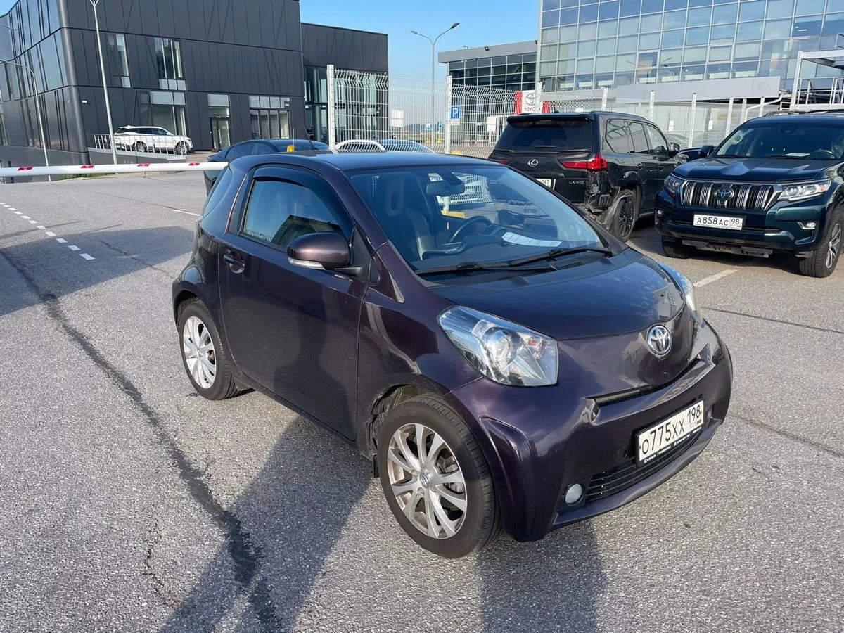 Toyota iQ 2009 года