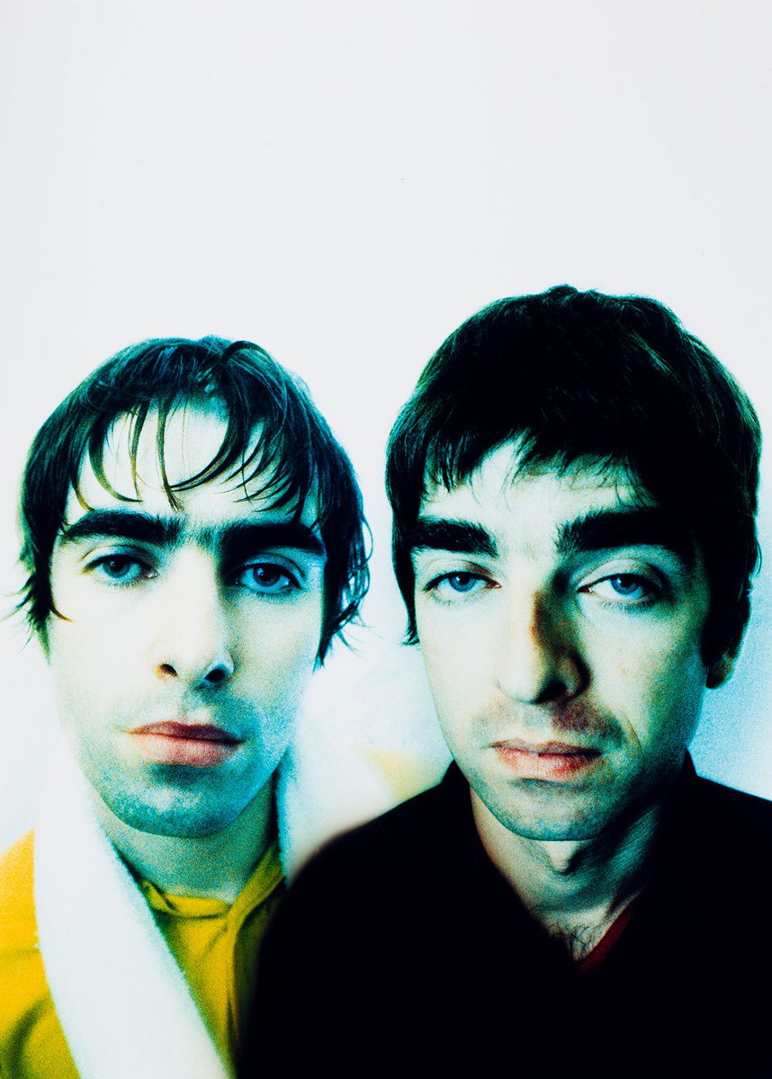   Лиам (слева) и Ноэль Галлахеры, группа Oasis, 1995 год