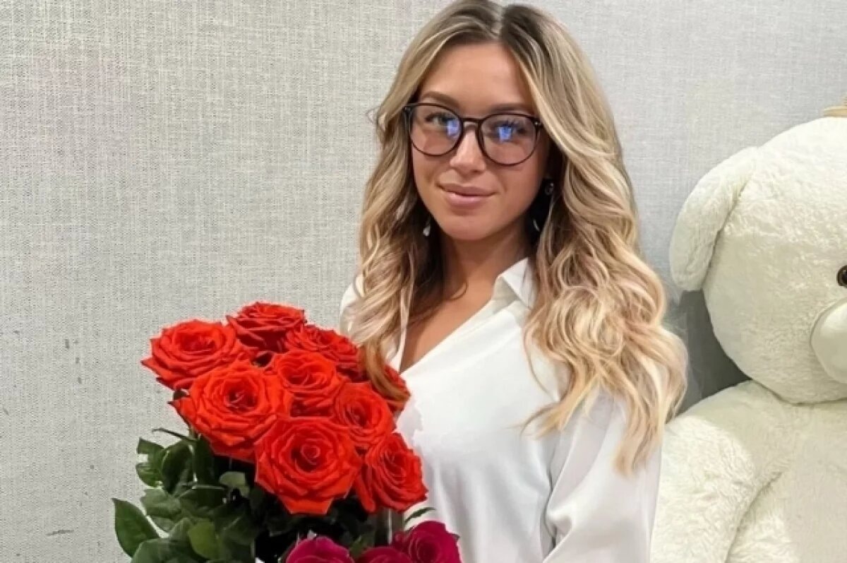 Эффектная блондинка, мама двоих детей Анастасия.