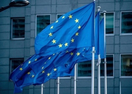    Еврокомиссия настаивает на заключении мира на Украине с применением силы