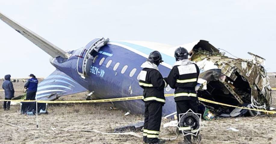   Фото обломков самолета.