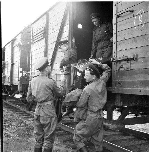 Теплушки тех времён.