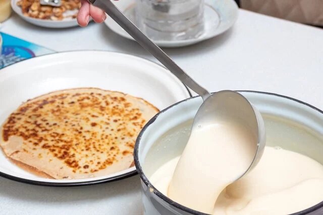    Как лучше замешивать тесто для блинов: миксером, блендером или венчиком?