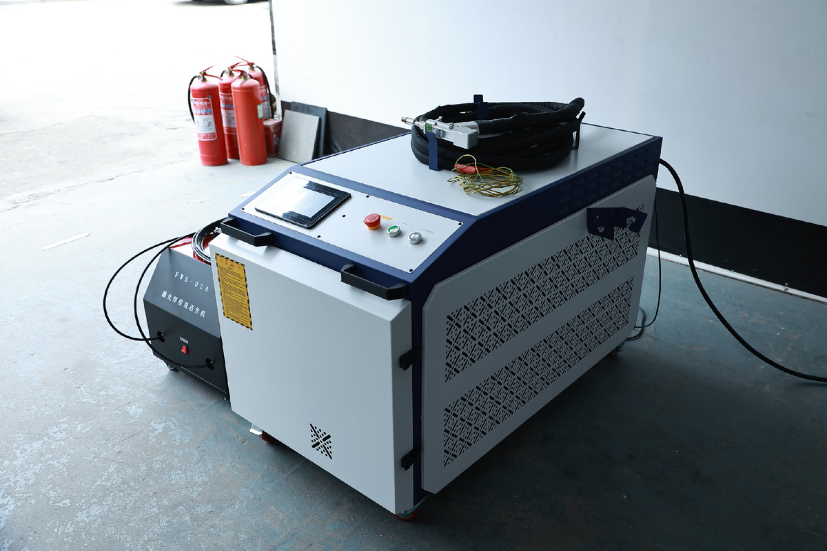 Аппарат лазерной сварки. Фото взято с сайта stankord.ru