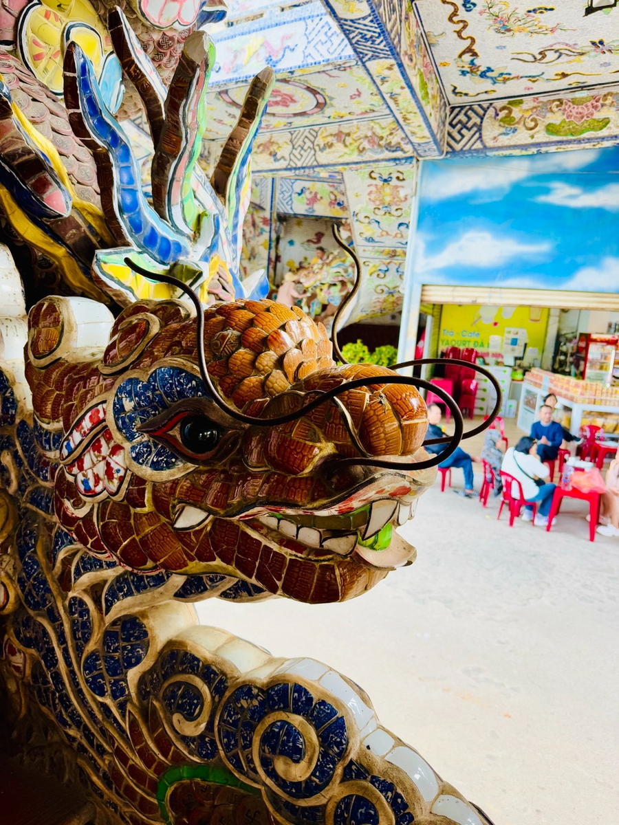 Заметно, как точно для исполнения узора подбирались врагменты осколков