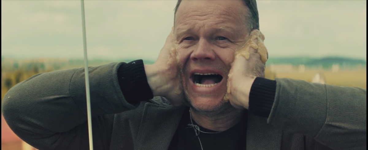 Пролистните изображение, чтобы увидеть следующий кадр из короткометражного фильма «Лгуны» (2016)