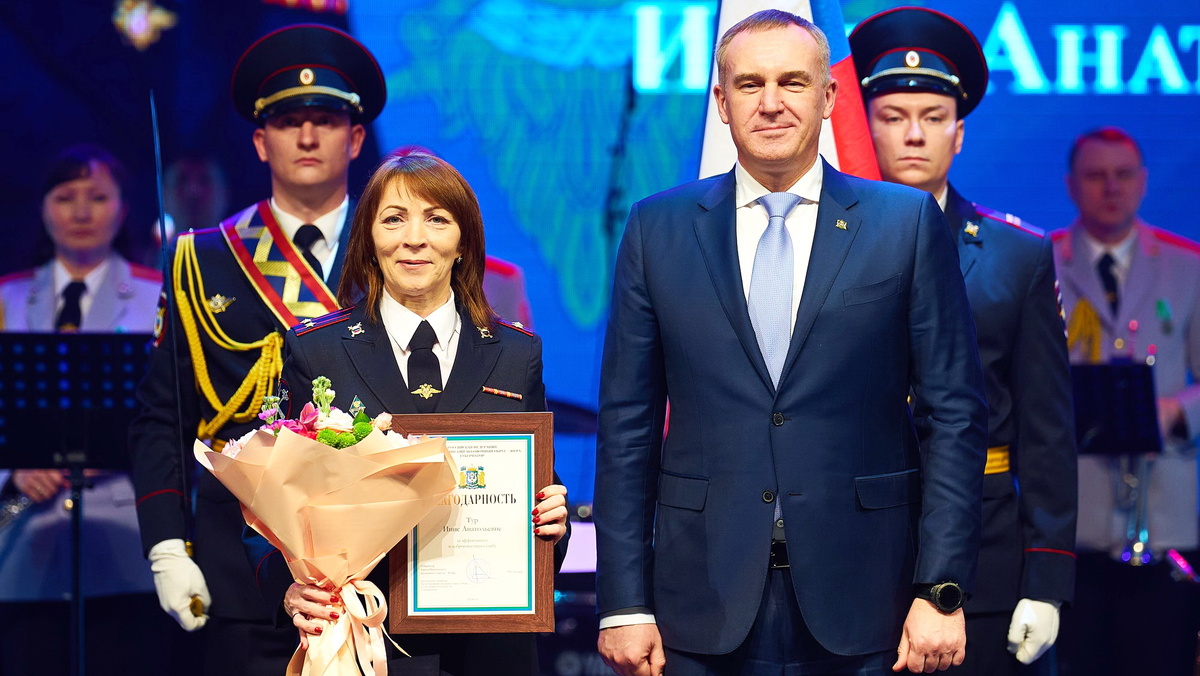    Полицейским Югры вручили правительственные и ведомственные награды