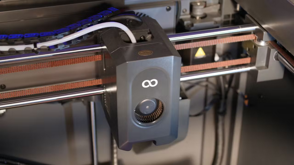 Elegoo  Centauri Carbon — это 3D-принтер FFF  с кинематикой coreXY, которая известна тем, что обеспечивает  высокоскоростную печать. 