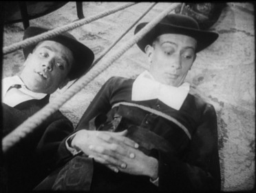 Кадр из фильма "Андалузский пес" С. Дали