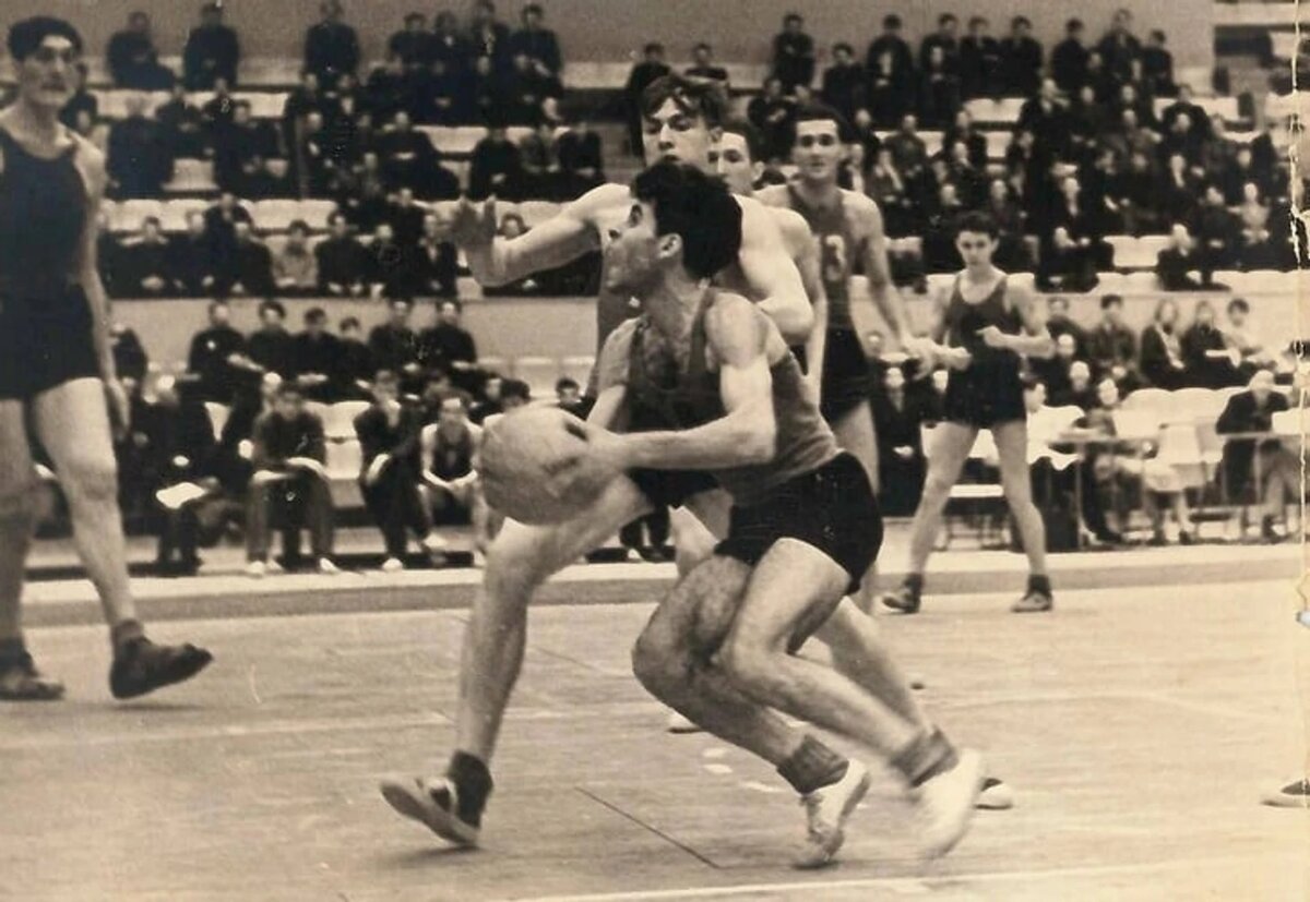 Арменак Алачачян в атаке. Фото m.sports.ru.