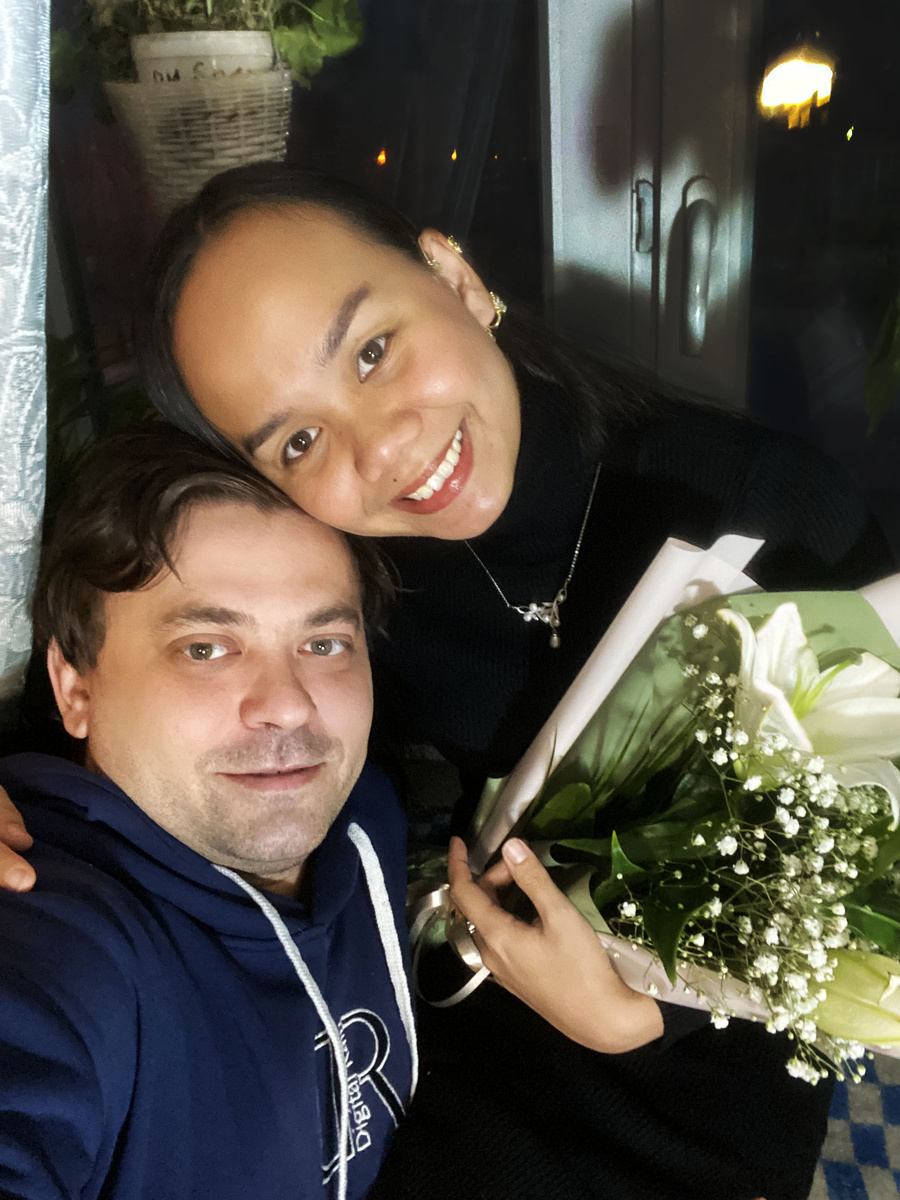 Наше фото с Лили с цветами.