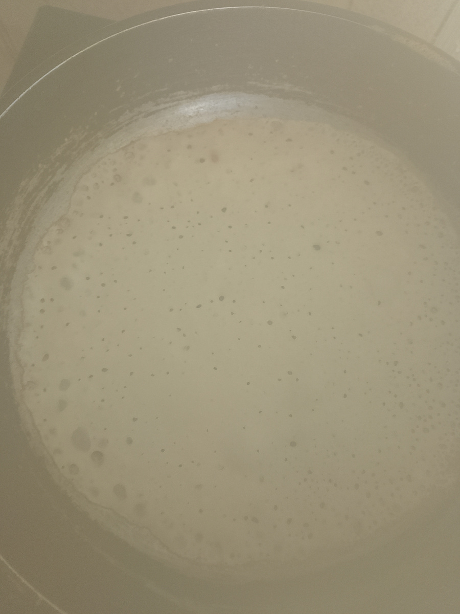 Переворачиваем блин, когда края станут коричневатыми 