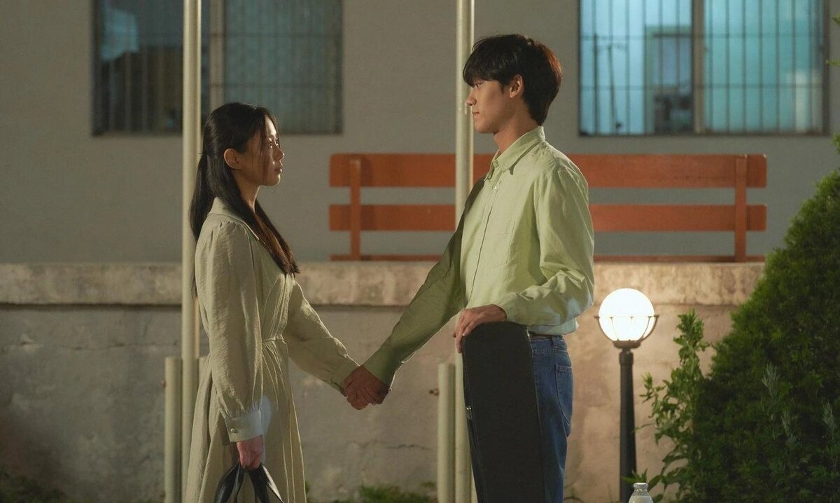 Кадр из дорамы "Майская юность"