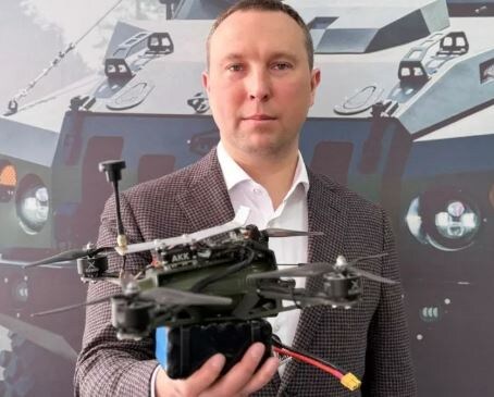 Владислав Бельбас вместе с дроном