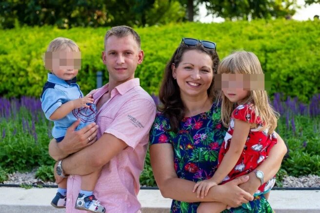    Семен Луговой с семьей. Фото: соцсети