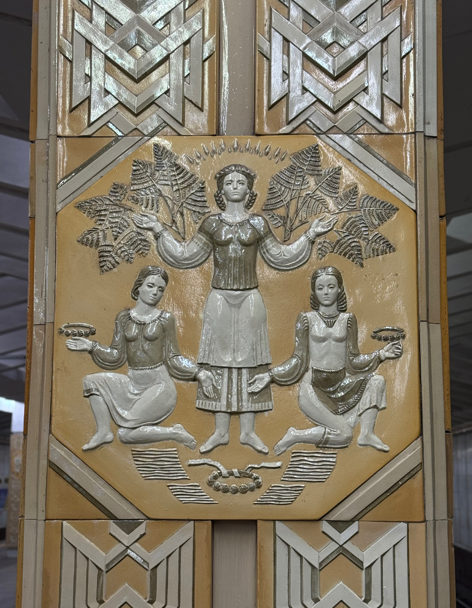 Белоруски за работой. Всё в прекрасном состоянии, чистое и светлое.