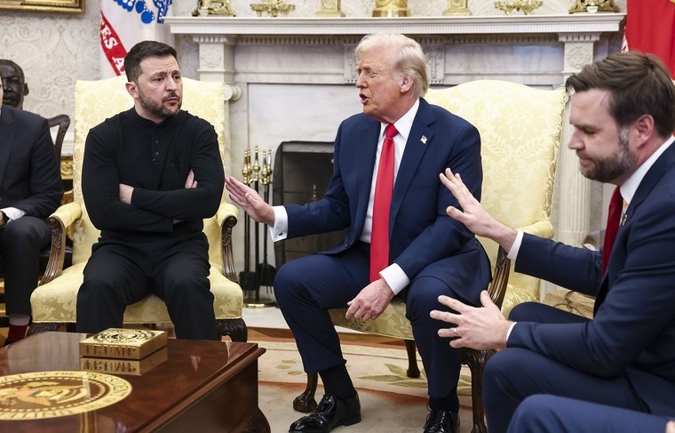     JIM LO SCALZO / POOL/TASS